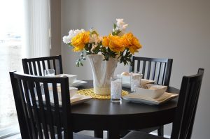 dining-table-1348717_640